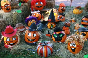 Fun and Easy Pumpkin Painting Ideas (Guest Post)